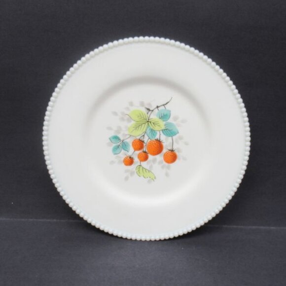 Westmoreland Milk Glass BEADED EDGE 10 1/4 Inch Hand Painted STRAWBERRIES Plate - Picture 3 of 4